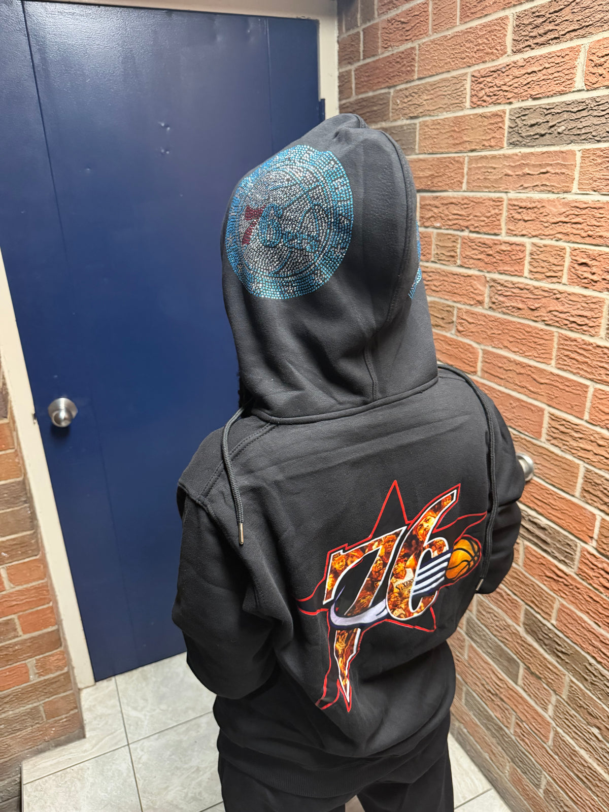 Black 76ers sweatsuit
