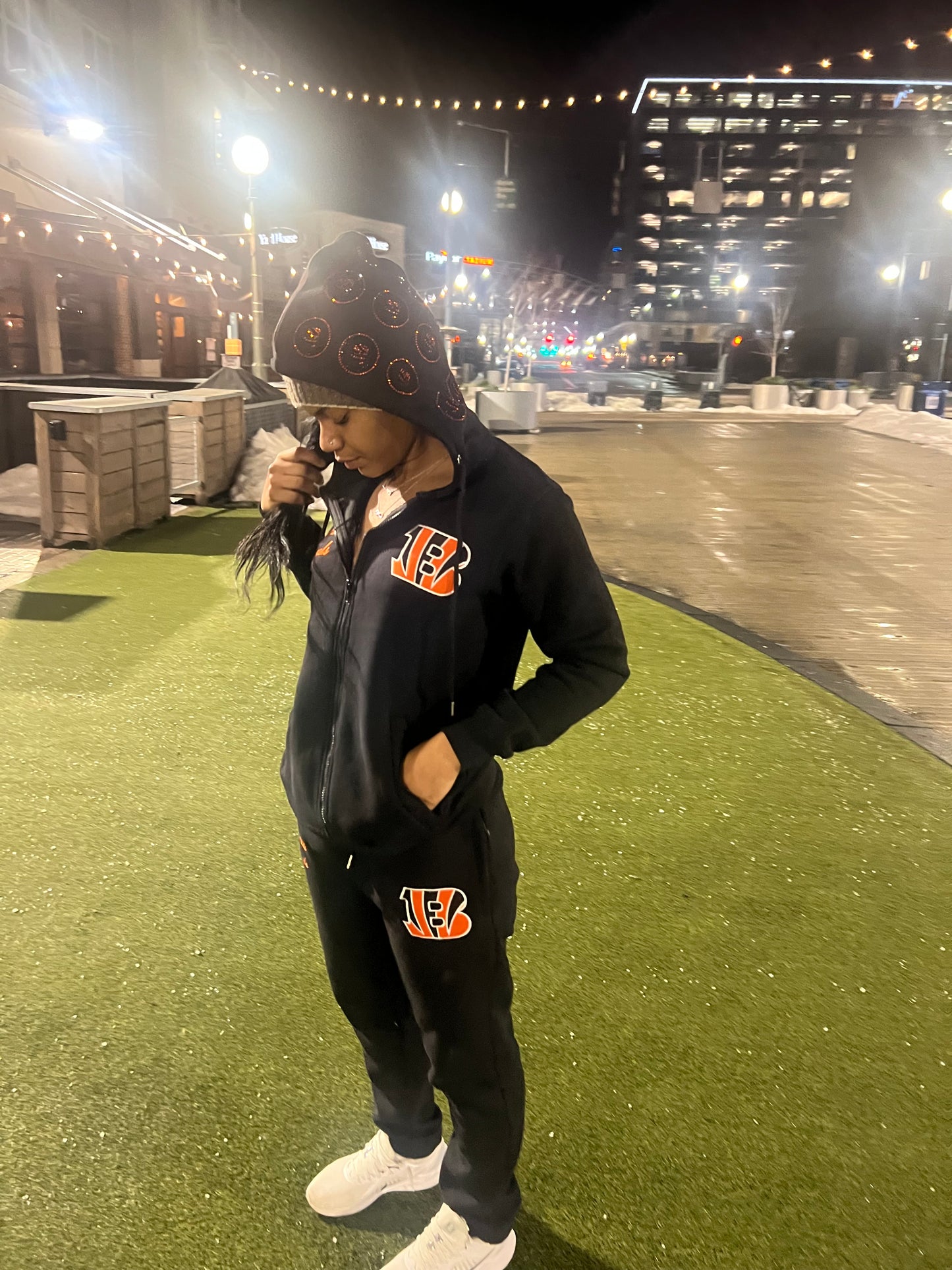 BLACK CINCY SWEATSUIT