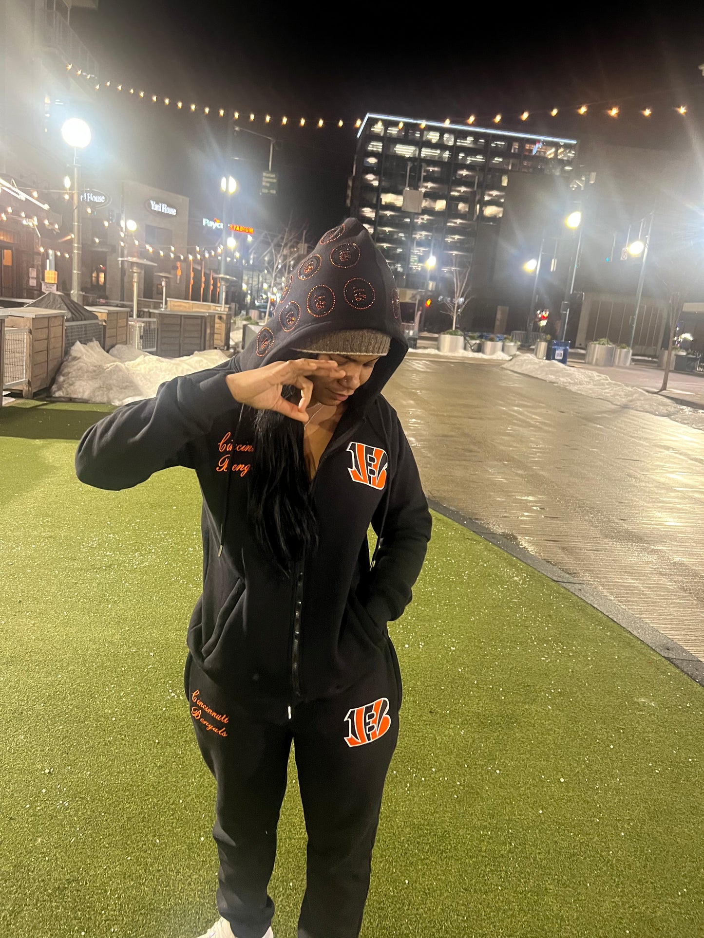 BLACK CINCY SWEATSUIT